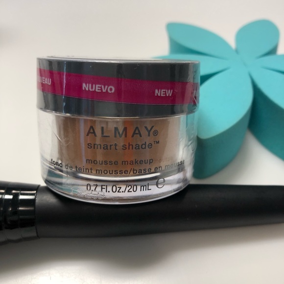 Mixed Drugstore Foundation Bundle: ALL Brand New! - Picture 7 of 8